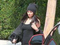 Kylie Jenner od góry do dołu ubrana na czarno